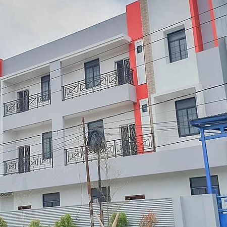 Mahkota Residence Mitra Reddoorz Karawang Luaran gambar