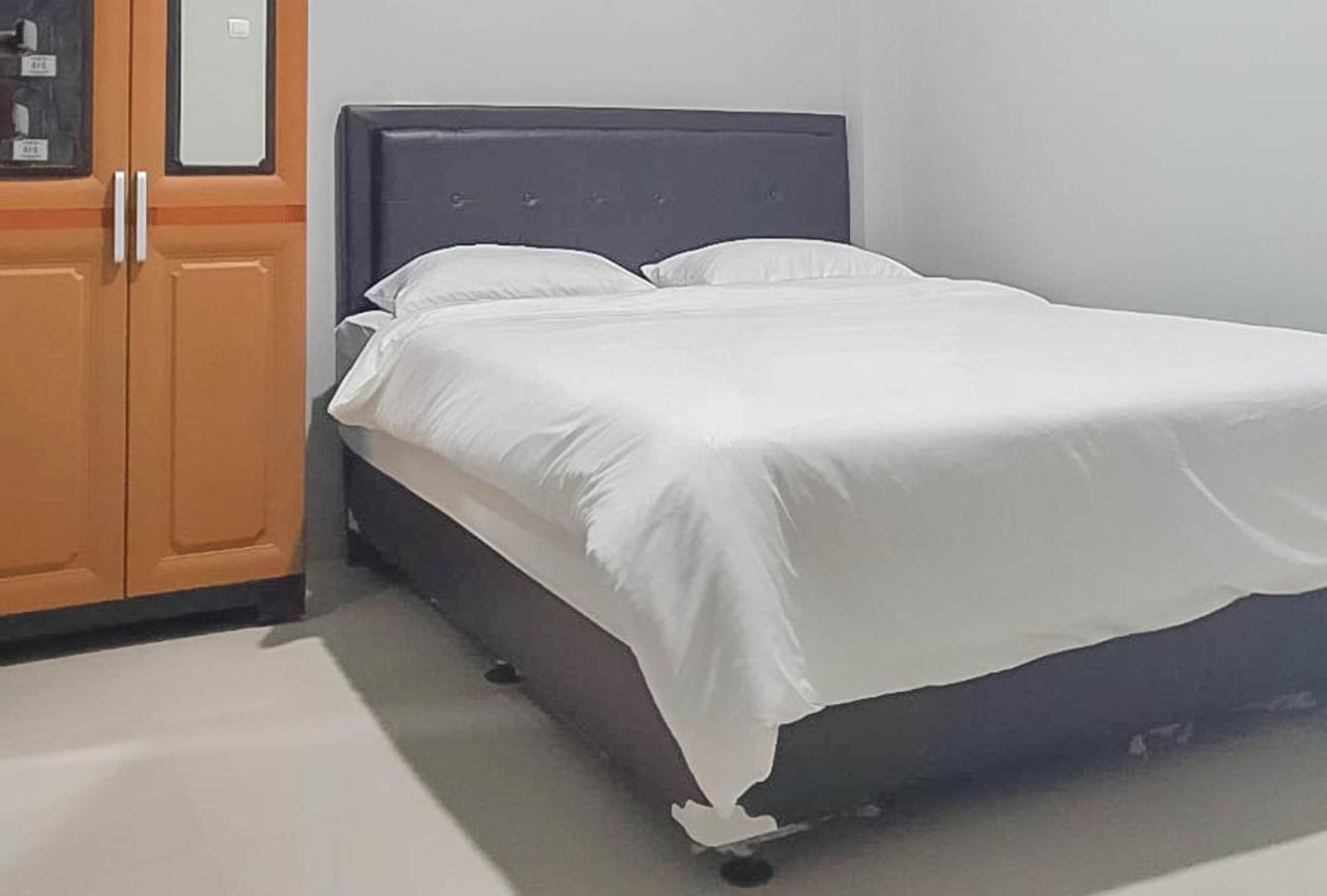 Mahkota Residence Mitra Reddoorz Karawang Luaran gambar